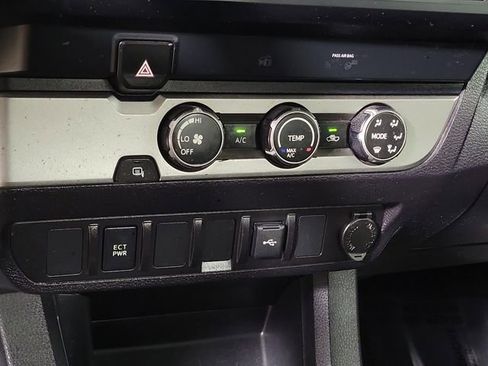 Used 2022 Toyota Tacoma SR image 32