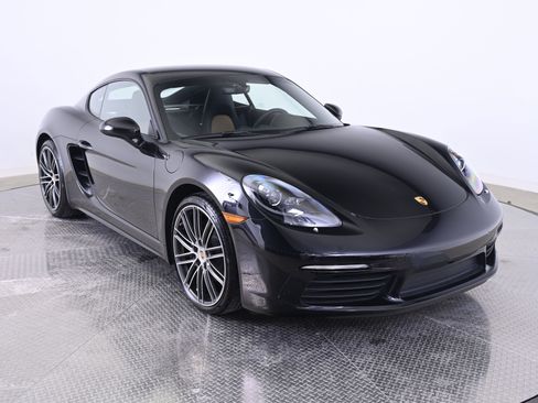Certified 2025 Porsche 718 Cayman image 9