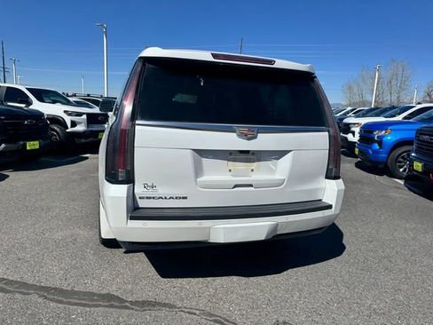 Used 2017 Cadillac Escalade ESV Premium Luxury image 3
