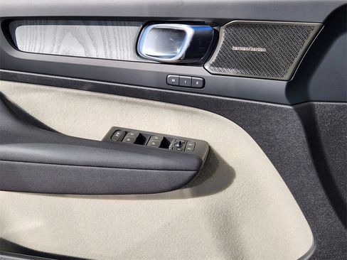 New 2026 Volvo XC40 B5 Ultra w/ Climate Package image 3