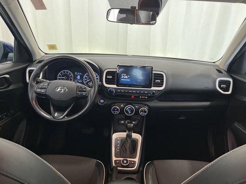 Used 2022 Hyundai Venue Limited image 10