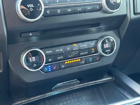 Used 2018 Ford Expedition Limited w/ Equipment Group 302A RWD image 38