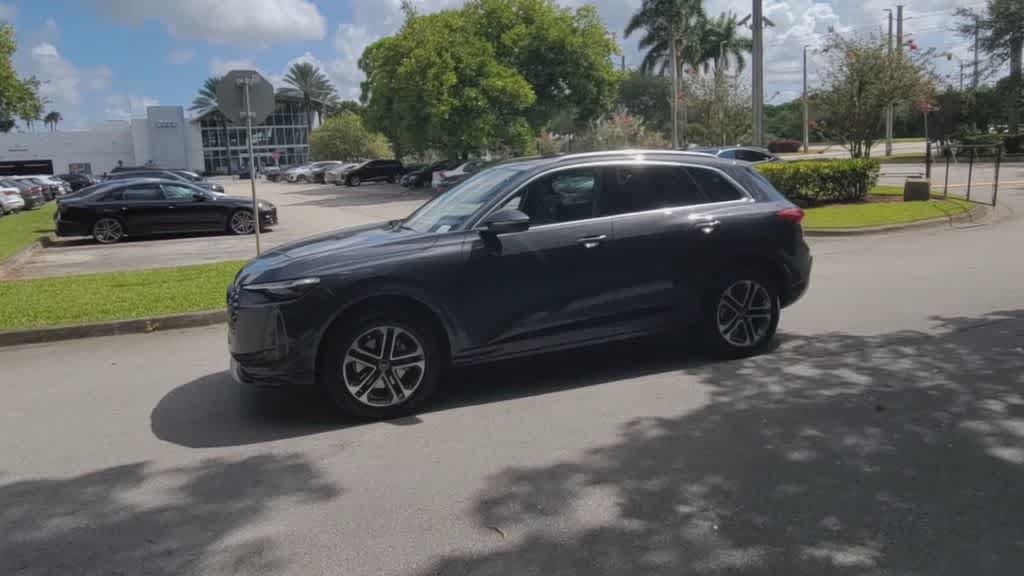 Used 2025 Audi Q5 Premium w/ Premium Plus AWD/4WD image 4