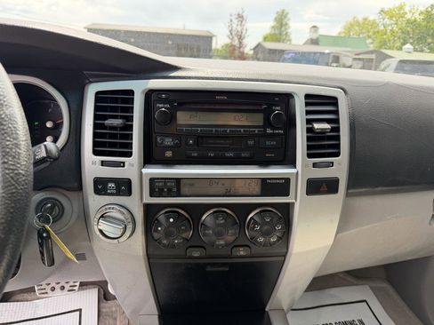 Used 2004 Toyota 4Runner SR5 AWD/4WD image 11