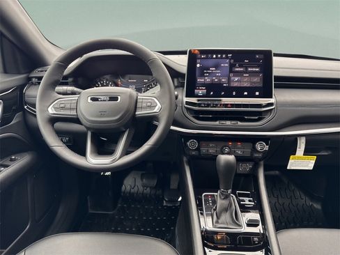 New 2026 Jeep Compass Latitude image 29