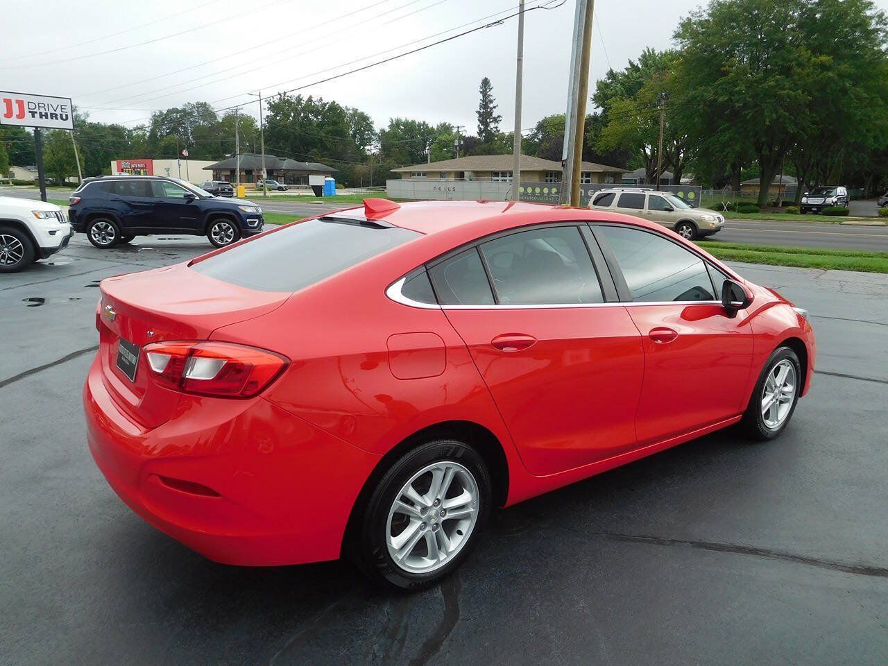 Used 2018 Chevrolet Cruze LT FWD image 3