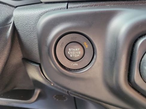 Used 2018 Jeep Wrangler Unlimited Sahara image 21