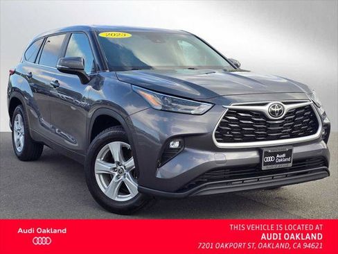 Used 2023 Toyota Highlander LE FWD image 1