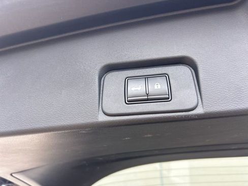 Used 2021 Nissan Rogue SV w/ Premium Package image 9