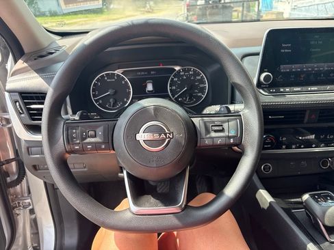 Used 2023 Nissan Rogue SV AWD/4WD image 17