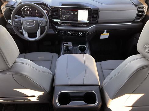 New 2026 GMC Sierra 1500 SLT image 7