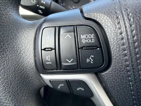 Certified 2017 Toyota Highlander LE FWD image 25