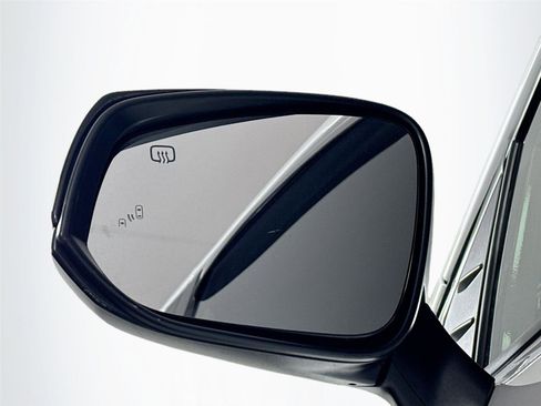 Certified 2023 Toyota Sienna XSE image 5