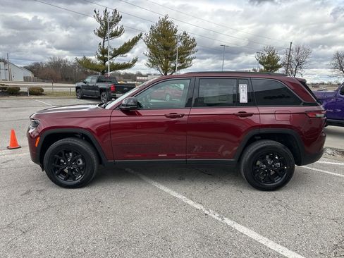 New 2026 Jeep Grand Cherokee Altitude image 17