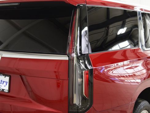 Used 2024 Cadillac Escalade ESV Premium Luxury w/ Performance Package image 19