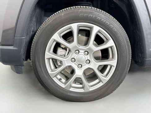 Used 2022 Jeep Compass Latitude w/ Sun and Sound Group AWD/4WD image 30