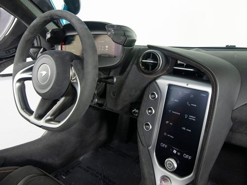 Used 2024 McLaren 750S Spider RWD image 31