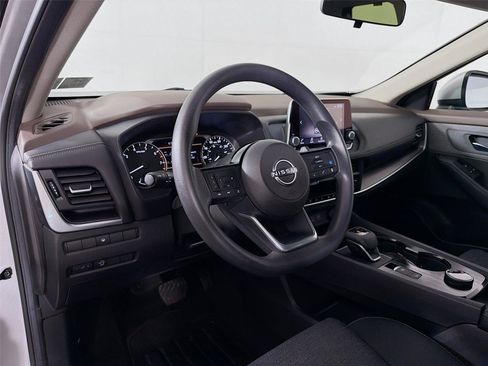 Used 2023 Nissan Rogue SV AWD/4WD image 9