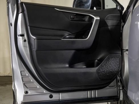 Used 2022 Toyota RAV4 LE image 32