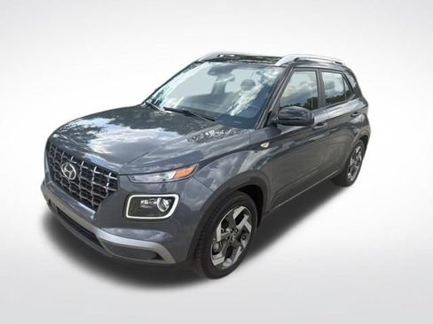 Used 2024 Hyundai Venue Limited FWD image 7