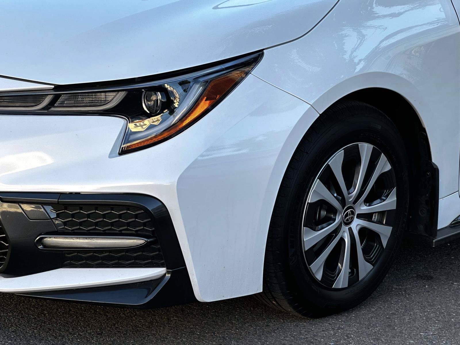 Certified 2022 Toyota Corolla LE w/ Premium Interior Package FWD image 9