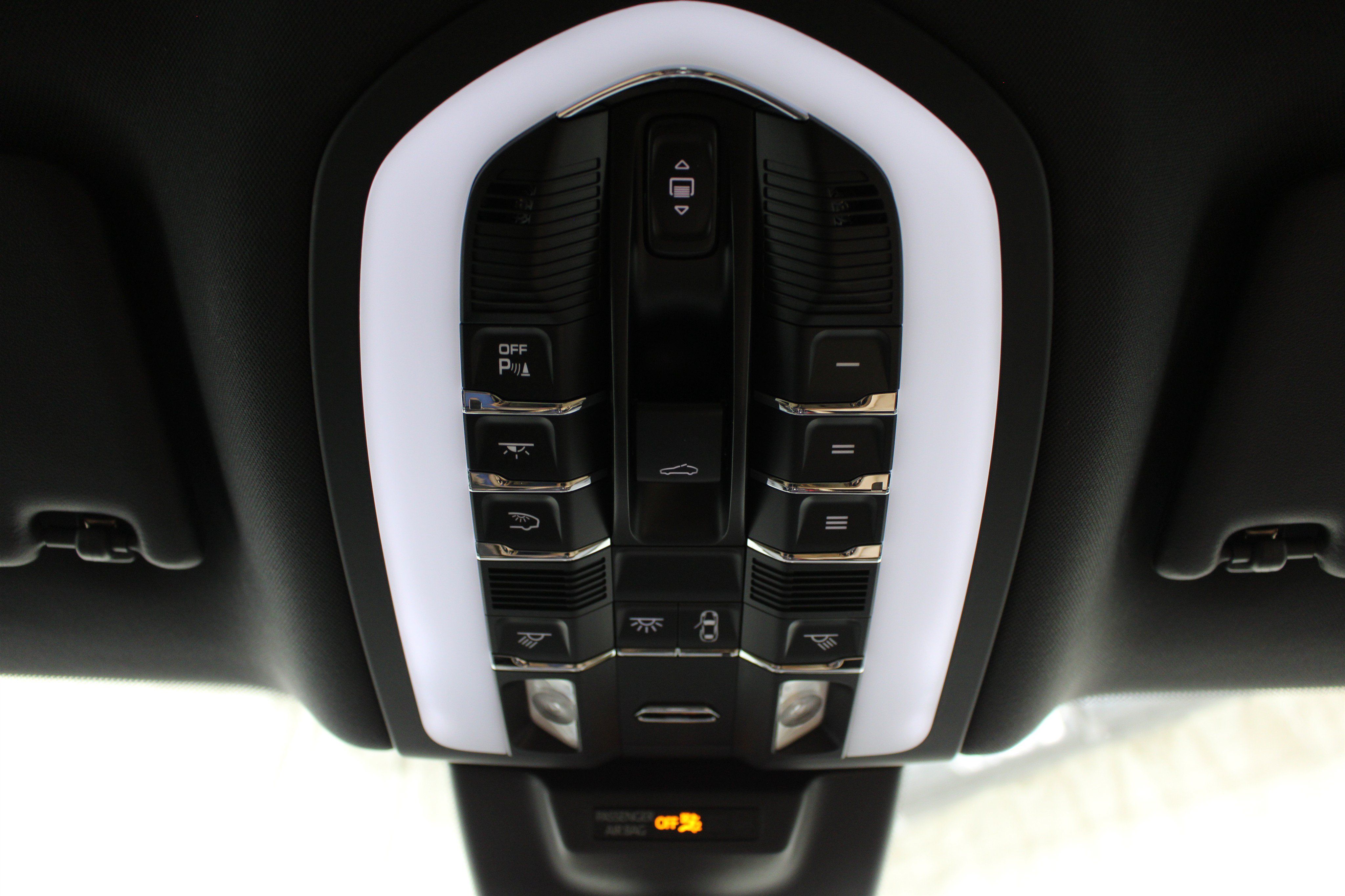 Used 2024 Porsche Macan AWD/4WD image 18