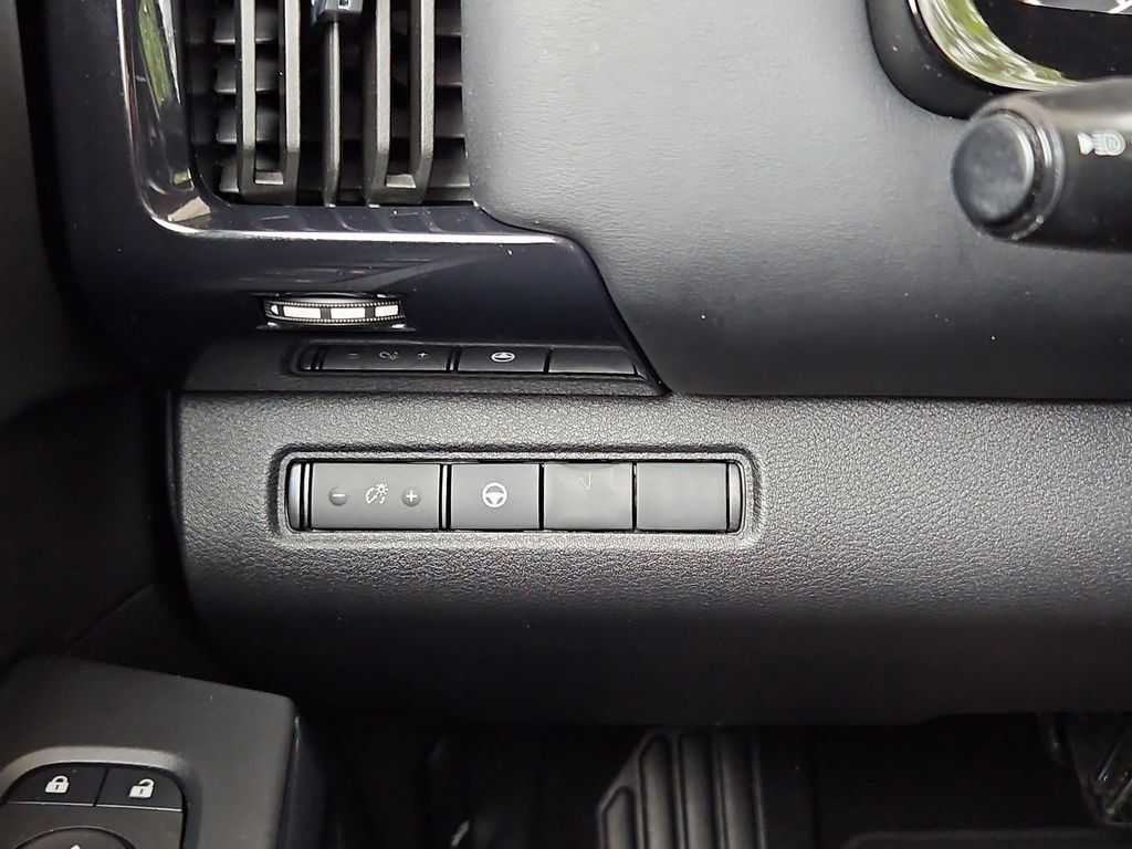 Used 2024 Nissan Pathfinder SV FWD image 13