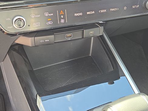 Certified 2025 Kia Niro LX FWD image 25