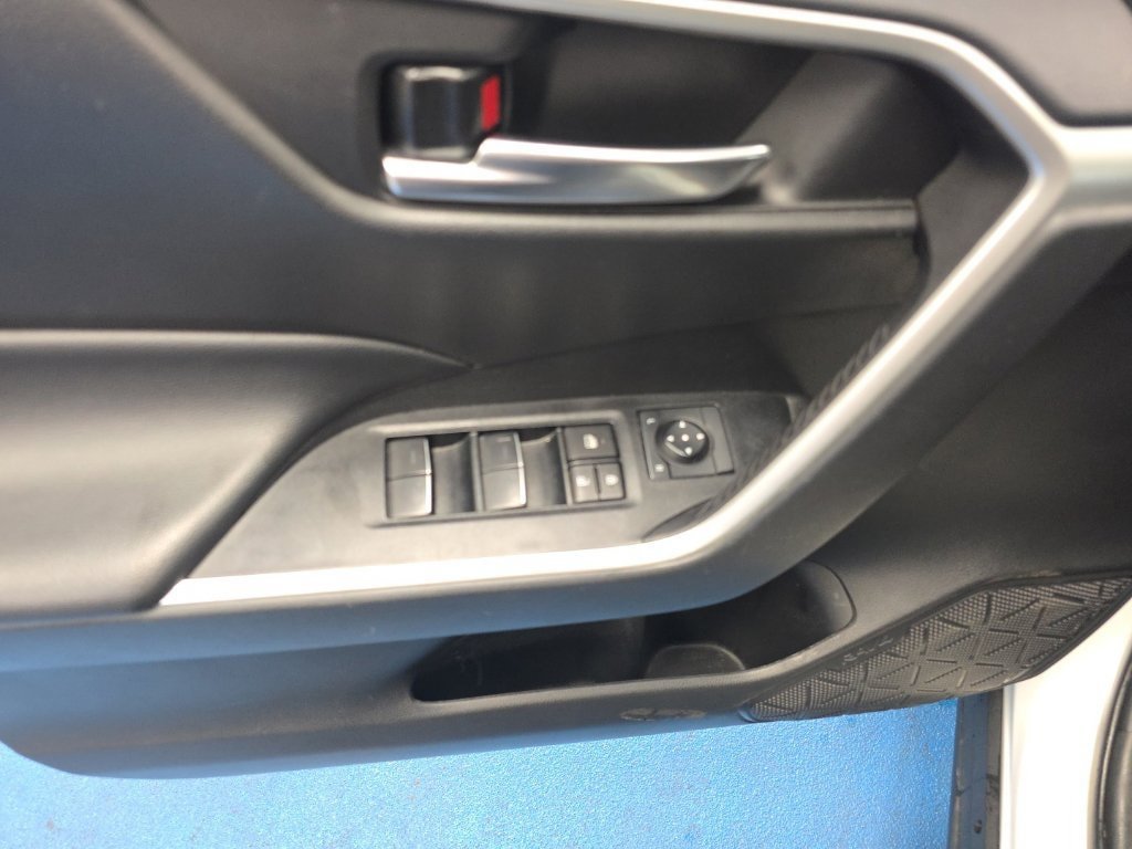 Used 2024 Toyota RAV4 XLE FWD image 15