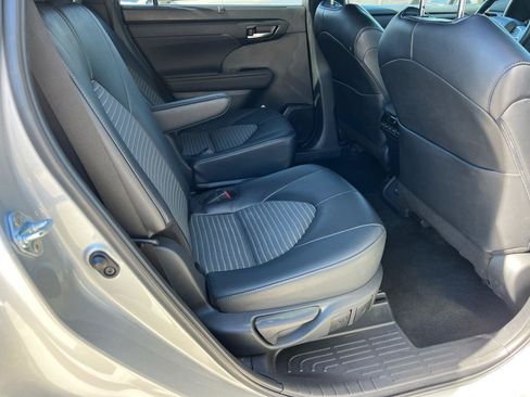 Used 2024 Toyota Highlander XSE image 15