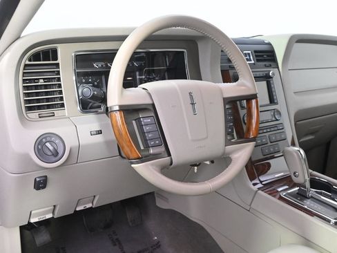 Used 2014 Lincoln Navigator 4WD image 12