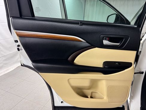 Used 2018 Toyota Highlander Limited image 17