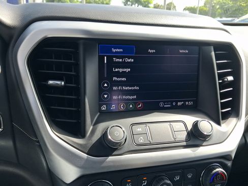Used 2023 GMC Acadia SLT FWD image 15