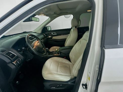 Used 2017 Ford Explorer Platinum image 13