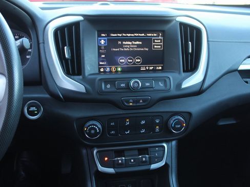 Used 2024 GMC Terrain SLE image 12