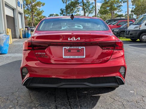 Certified 2023 Kia Forte LXS FWD image 5