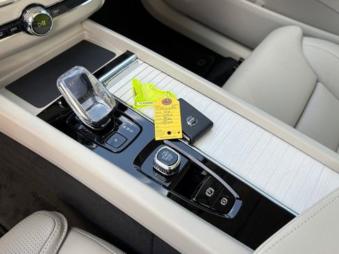 New 2026 Volvo XC60 B5 Ultra w/ Protection Package Premier image 15