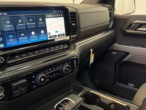 Used 2025 Chevrolet Silverado 1500 ZR2 w/ Technology Package image 26