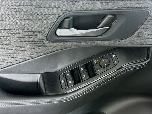 Used 2023 Nissan Rogue SV image 13