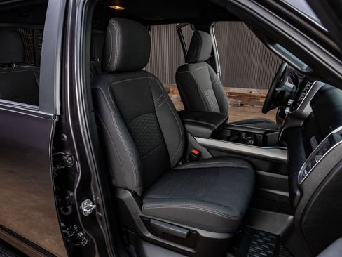 Used 2025 RAM 3500 Big Horn image 31