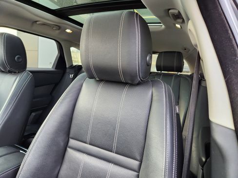 Used 2018 Land Rover Range Rover Velar S image 11