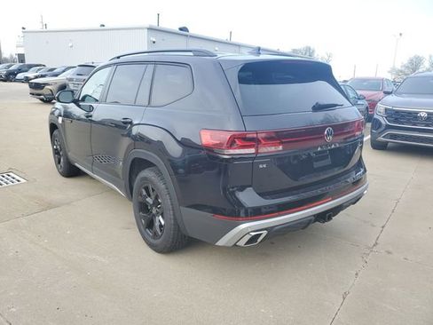 New 2026 Volkswagen Atlas Peak Edition image 3