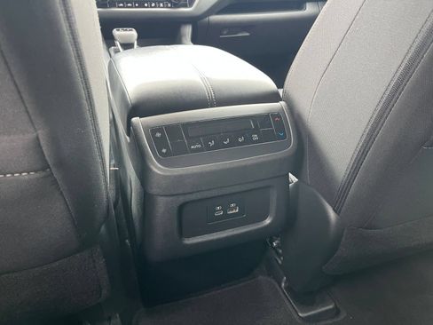 Used 2025 Nissan Pathfinder SV FWD image 25