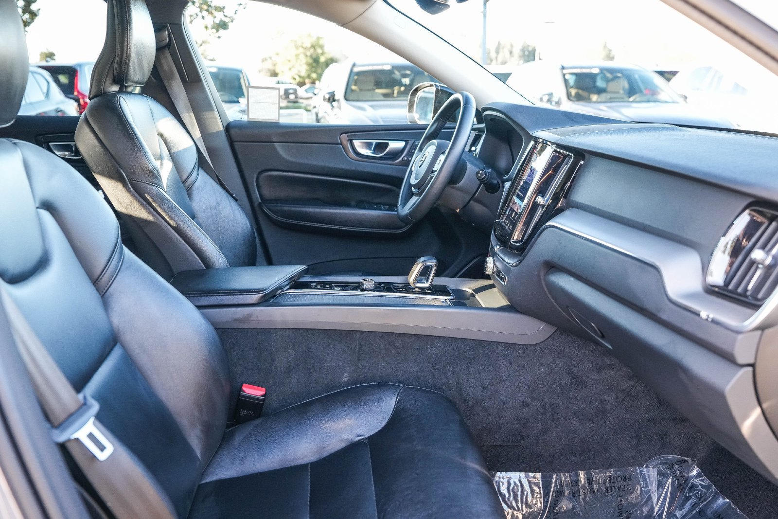 Used 2024 Volvo XC60 B5 Core AWD/4WD image 16