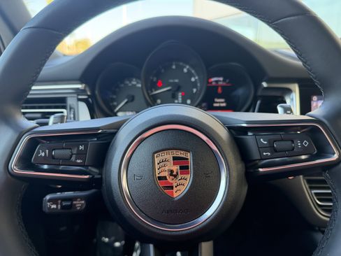 Certified 2025 Porsche Macan image 35
