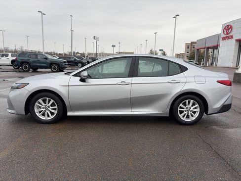 Used 2025 Toyota Camry LE image 2