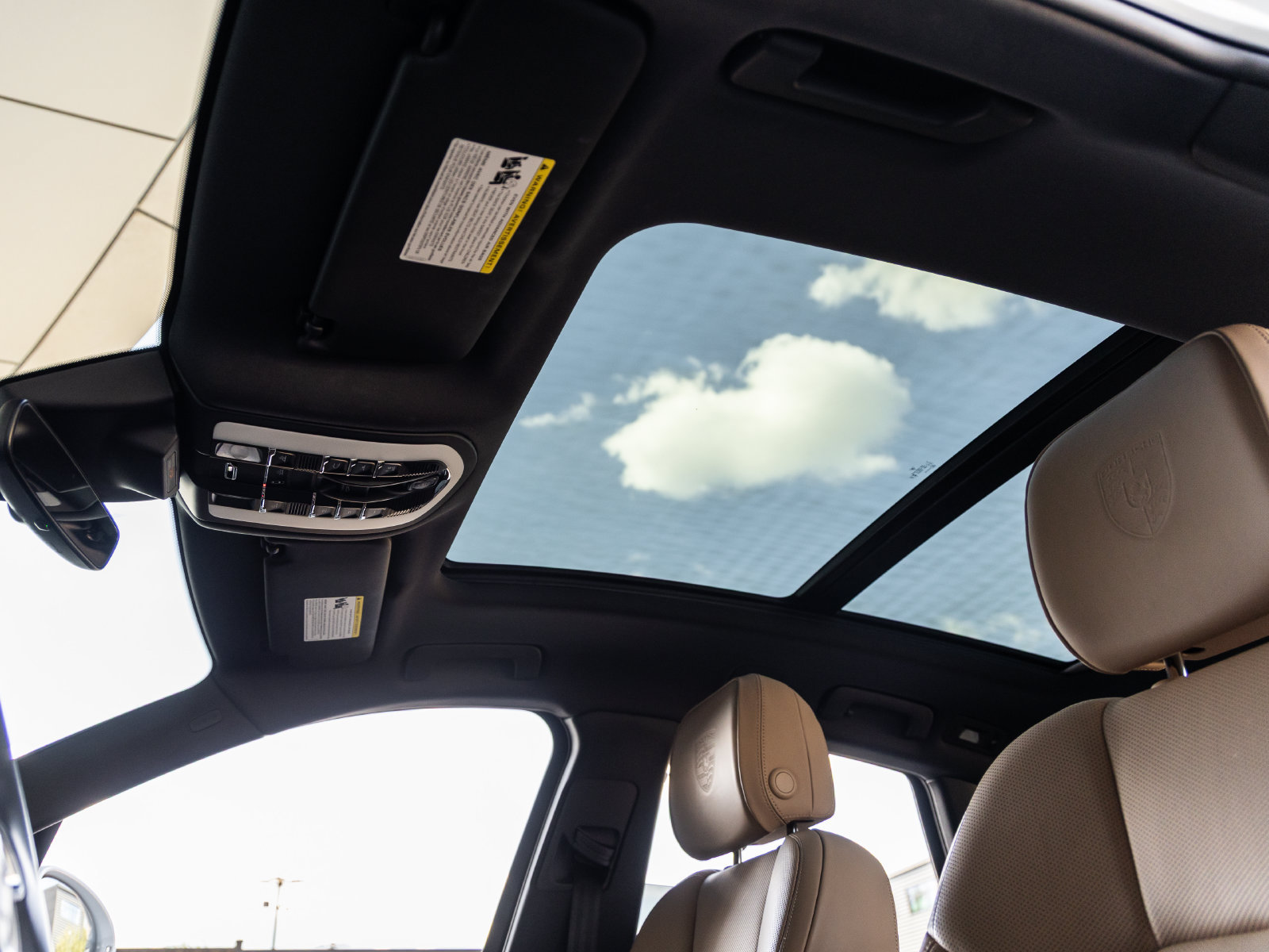 Certified 2024 Porsche Macan AWD/4WD image 26