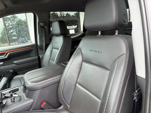 Used 2023 GMC Sierra 1500 Denali w/ Technology Package AWD/4WD image 3