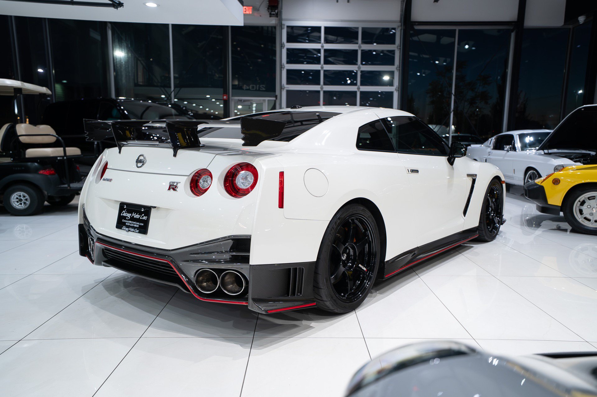 Used 2016 Nissan GT-R NISMO AWD/4WD image 4