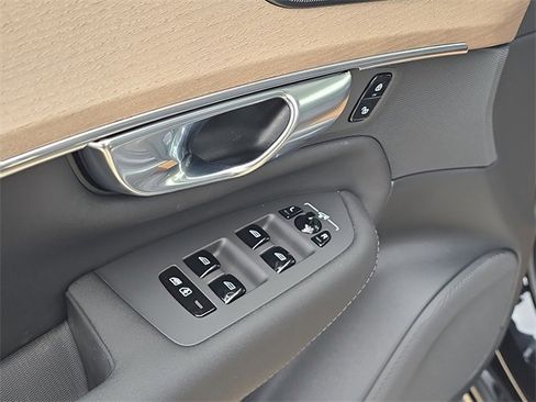 New 2026 Volvo XC90 B6 Plus w/ Protection Package Premier image 22